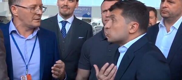 Дальше сами разбирайтесь: Зеленский устроил скандал в аэропорту Николаева Дальше сами разбирайтесь: Зеленский устроил скандал в аэропорту Николаева - Sputnik Литва