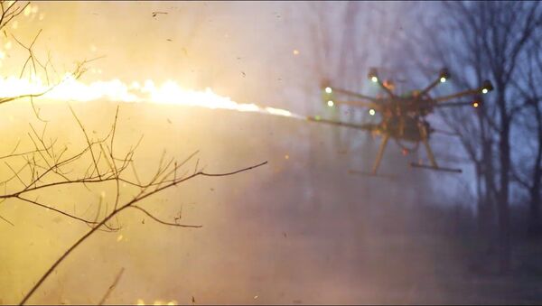 Испытания беспилотника-огнемета попали на видео - Sputnik Lietuva