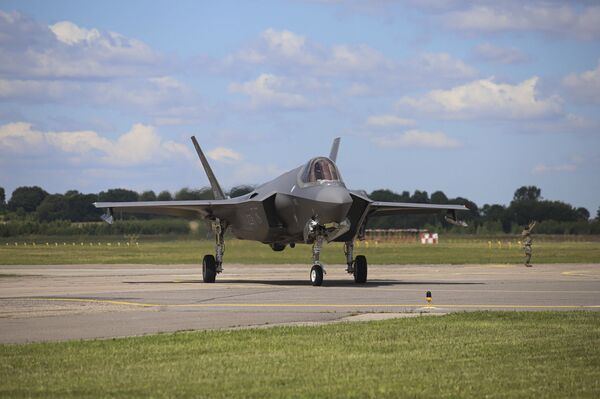 Для чего в Литву прилетели американские истребители F-35 - Sputnik Литва