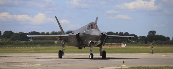 Военно-воздушные силы США F-35A Lightning II приземлились на авиационной базе ВВС Литвы в Шяуляй Военно-воздушные силы США F-35A Lightning II приземлились на авиационной базе ВВС Литвы в Шяуляй - Sputnik Lietuva