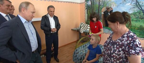 Jūs Putinas? Aš jūs televizoriuje mačiau!. Kaip berniukas Matvejus kalbėjo su Putinu Jūs Putinas? Aš jūs televizoriuje mačiau!. Kaip berniukas Matvejus kalbėjo su Putinu - Sputnik Lietuva