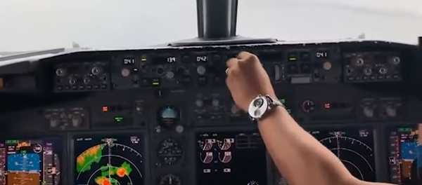 Опубликовано видео аварийной посадки Boeing 737 в Микронезии Опубликовано видео аварийной посадки Boeing 737 в Микронезии - Sputnik Lietuva