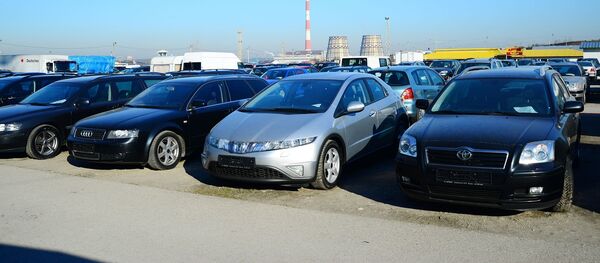 Рынок подержанных автомобилей в Вильнюсе, архивное фото - Sputnik Литва