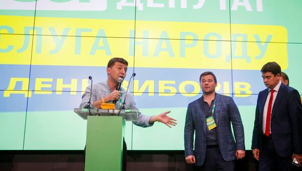 Президент Украины Владимир Зеленский выступает в штабе своей партии после парламентских выборов в Киеве, архивное фото - Sputnik Lietuva
