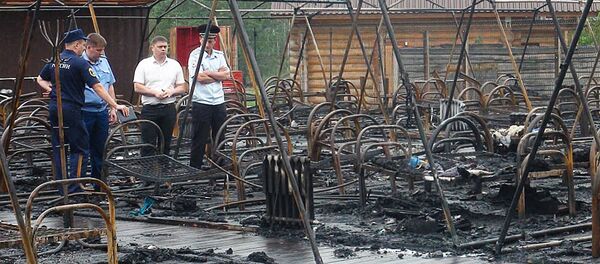 Последствия пожара на территории горнолыжного комплекса Холдоми в Солнечном районе в палаточном городке, 23 июля 2019 года - Sputnik Lietuva