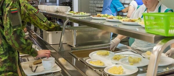 Солдаты в столовой - Sputnik Литва