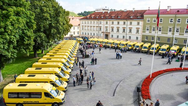 Новые школьные автобусе в Вильнюсе - Sputnik Литва