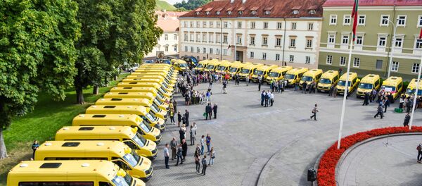 Новые школьные автобусе в Вильнюсе Новые школьные автобусе в Вильнюсе - Sputnik Литва