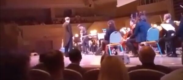 Гитарист Кино ответил Metallica кавером на Enter Sandman. Юрий Каспарян исполнил песню на концерте Гитарист Кино ответил Metallica кавером на Enter Sandman. Юрий Каспарян исполнил песню на концерте - Sputnik Lietuva