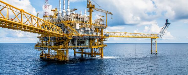 Платформа для добычи нефти и газа в море, архивное фото Платформа для добычи нефти и газа в море, архивное фото - Sputnik Литва