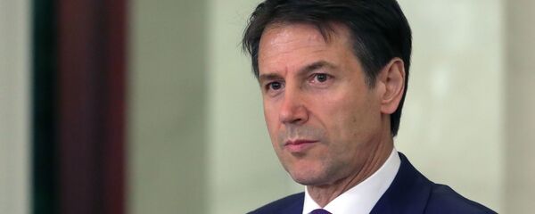 Премьер-министр Италии Джузеппе Конте, архивное фото - Sputnik Литва