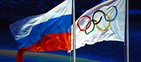 Олимпийский флаг и флаг России, архивное фото - Sputnik Литва