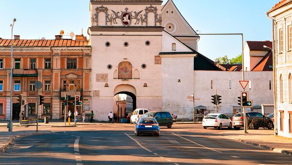 Древние ворота Зари в Старом городе в Вильнюсе, Литва, архивное фото - Sputnik Литва