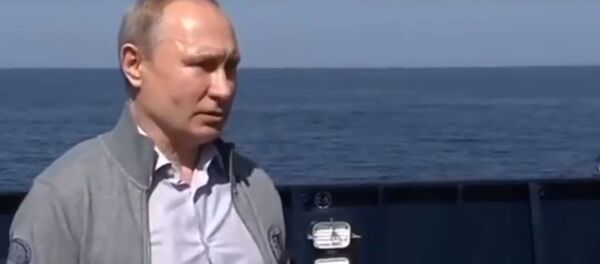 Путин погрузился к месту гибели подлодки, затонувшей на Балтике - Sputnik Литва