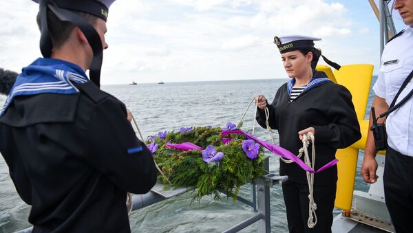 Klaipėdoje įvyko vainikų nuleidimo Baltijos jūroje ceremonija - Sputnik Lietuva