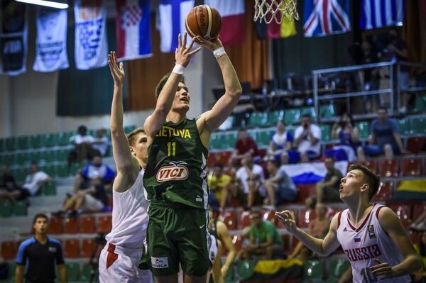 Сборная Литвы начала ЧЕ (U-18) с поражения от россиян Сборная Литвы начала ЧЕ (U-18) с поражения от россиян - Sputnik Литва