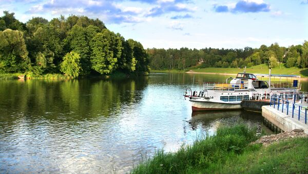 Речной кораблик на реке Неман, Друскининкай, Литва, архивное фото - Sputnik Литва