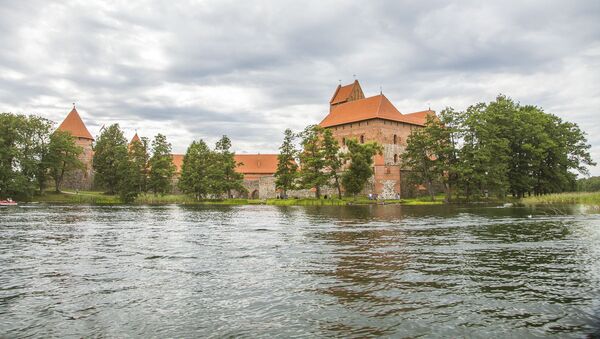 Тракай, замок, озеро, архивное фото - Sputnik Литва