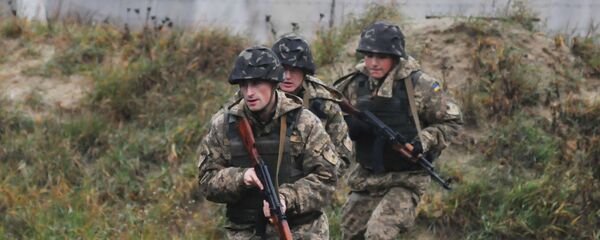 Военнослужащие украинской армии во время обучения на Яворивском полигоне во Львовской области, архивное фото Военнослужащие украинской армии во время обучения на Яворивском полигоне во Львовской области, архивное фото - Sputnik Lietuva