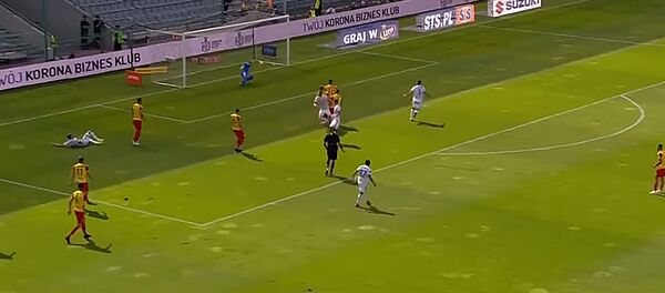 Литовский футболист Новиковас забивает первый гол в составе Легии - Sputnik Литва