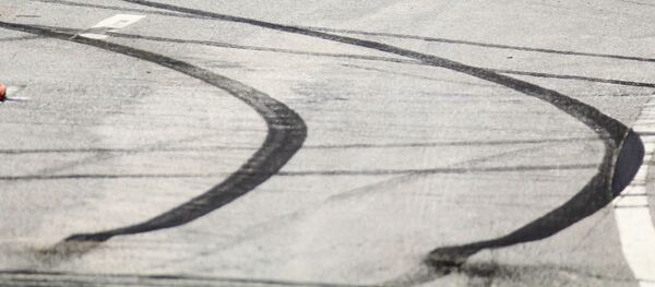 След аварийного торможения на дороге, архивное фото - Sputnik Литва