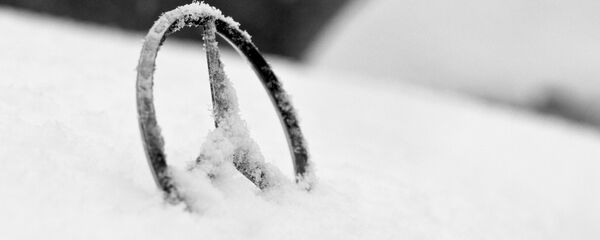 Мерседес в снегу Мерседес в снегу - Sputnik Lietuva