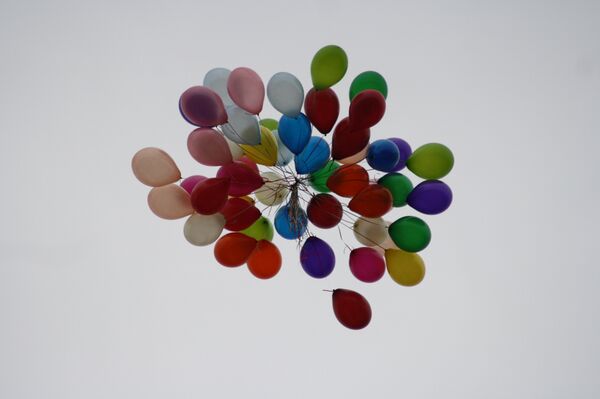 50 шаров с желаниями гимназистов Ювенты 50 шаров с желаниями гимназистов Ювенты - Sputnik Литва