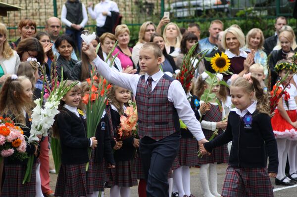 Первый звонок в литовских школах Первый звонок в литовских школах - Sputnik Литва