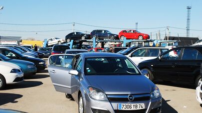 Рынок подержанных автомобилей в Вильнюсе, архивное фото