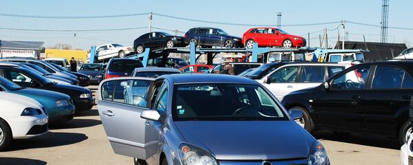 Рынок подержанных автомобилей в Вильнюсе, архивное фото Рынок подержанных автомобилей в Вильнюсе, архивное фото - Sputnik Lietuva