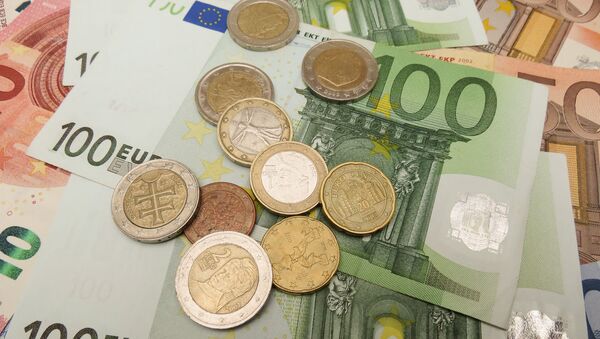 Евро, банкноты и монеты, архивное фото - Sputnik Литва