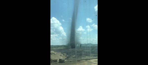 В США на видео попал угольный торнадо В США на видео попал угольный торнадо - Sputnik Литва