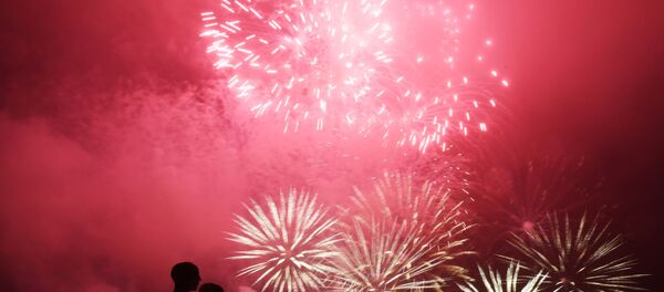 Cалют в честь 75-й годовщины освобождения Каунаса от немецко-фашистских захватчиков Cалют в честь 75-й годовщины освобождения Каунаса от немецко-фашистских захватчиков - Sputnik Lietuva