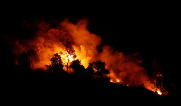 Пожар в лесу к востоку от Таррагоны, Испания - Sputnik Lietuva