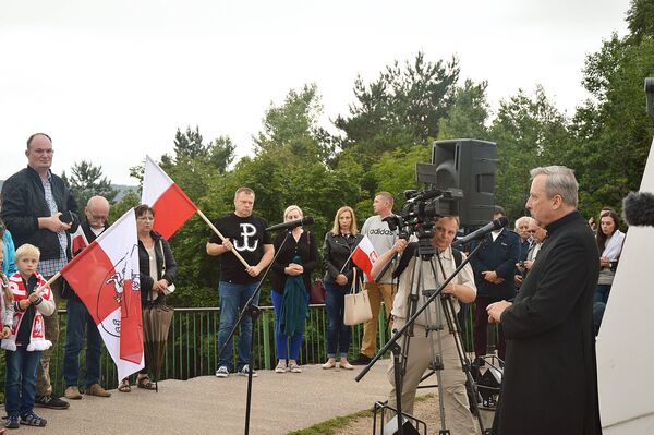Акция памяти Варшавского восстания на горе Трех Крестов в Вильнюсе - Sputnik Литва