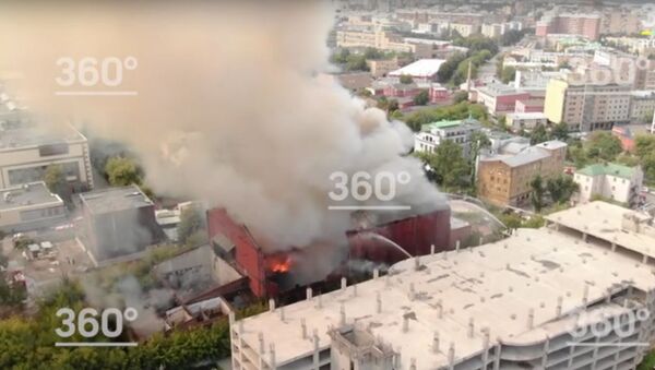 Пожар в центре Москвы сняли на видео с помощью дрона - Sputnik Литва