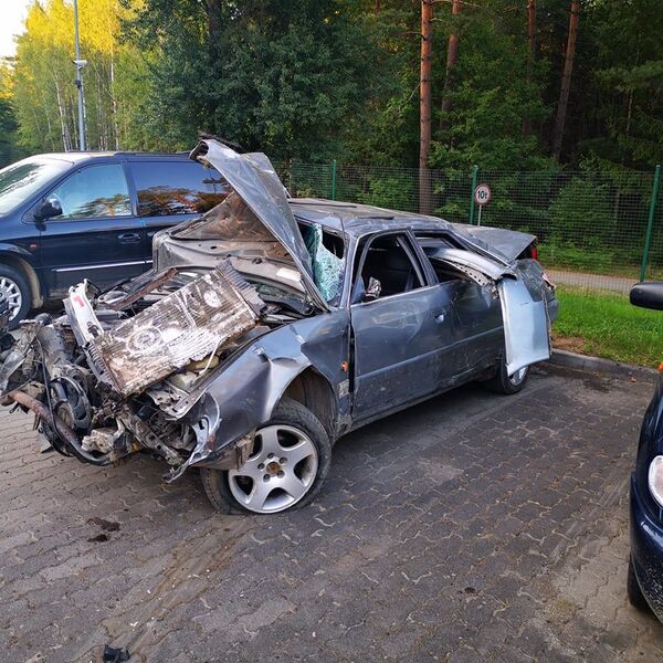 Nesuvaldęs automobilio apsivertė nuo pasieniečių sprukęs kontrabandininkas Nesuvaldęs automobilio apsivertė nuo pasieniečių sprukęs kontrabandininkas - Sputnik Lietuva