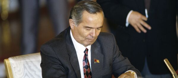 И.Каримов во время подписания Договора об экономическом союзе И.Каримов во время подписания Договора об экономическом союзе - Sputnik Литва