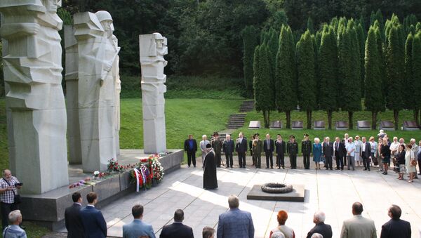 Траурная церемония у мемориала на Антакальнисском кладбище Вильнюса - Sputnik Lietuva