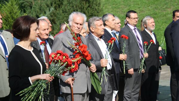 Цветы от дипломатов и общественников - Sputnik Литва