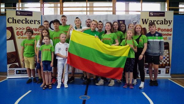 Команда Литвы на 21-ом молодежном чемпионате Европы по стоклеточным шашкам в Варшаве - Sputnik Литва