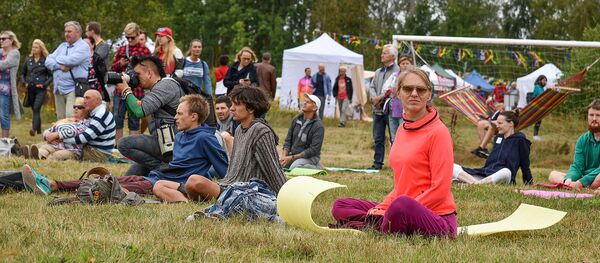 Международный фестиваль йоги и медитаций “1000 солнц” в Паланге Международный фестиваль йоги и медитаций “1000 солнц” в Паланге - Sputnik Lietuva