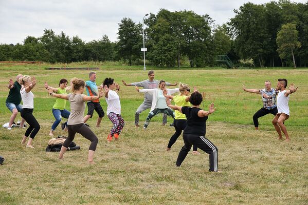 Международный фестиваль йоги и медитаций “1000 солнц” в Паланге - Sputnik Lietuva