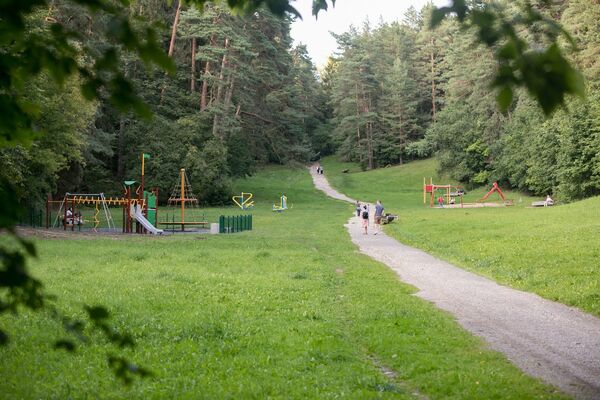 Vilniuje atsiras 50 naujų vaikų žaidimo aikštelių Vilniuje atsiras 50 naujų vaikų žaidimo aikštelių - Sputnik Lietuva
