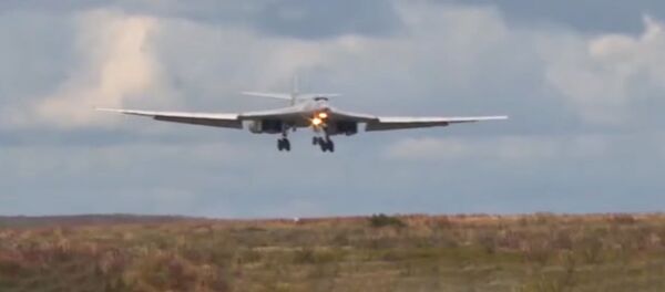 Белые лебеди на Чукотке: ракетоносцы Ту-160 перебросили в Анадырь - Sputnik Литва