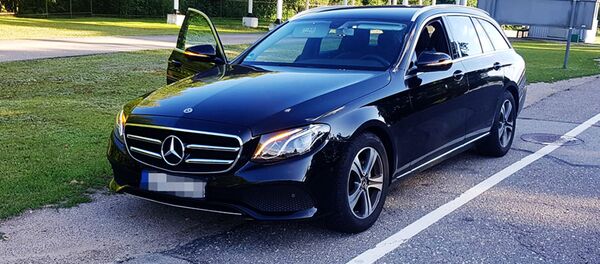 Сотрудники Государственной пограничной службы (VSAT) задержали водителя из Паневежиса за рулем новой машины, украденной в Германии Сотрудники Государственной пограничной службы (VSAT) задержали водителя из Паневежиса за рулем новой машины, украденной в Германии - Sputnik Lietuva