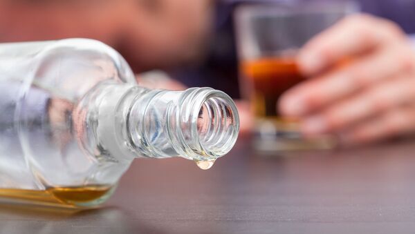 Бутылка с алкоголем, архивное фото - Sputnik Lietuva