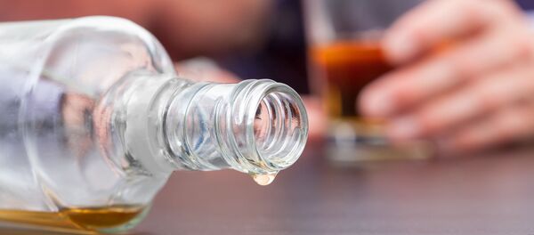 Бутылка с алкоголем, архивное фото - Sputnik Литва