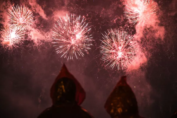 Салют на международном фестивале фейерверков Ростех в Братеевском каскадном парке в Москве - Sputnik Lietuva