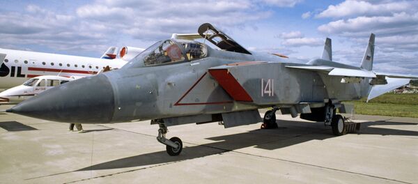 Сверхзвуковой многоцелевой истребитель-перехватчик вертикального взлета и посадки Як-141 разработки ОКБ имени Яковлева, архивное фото - Sputnik Литва